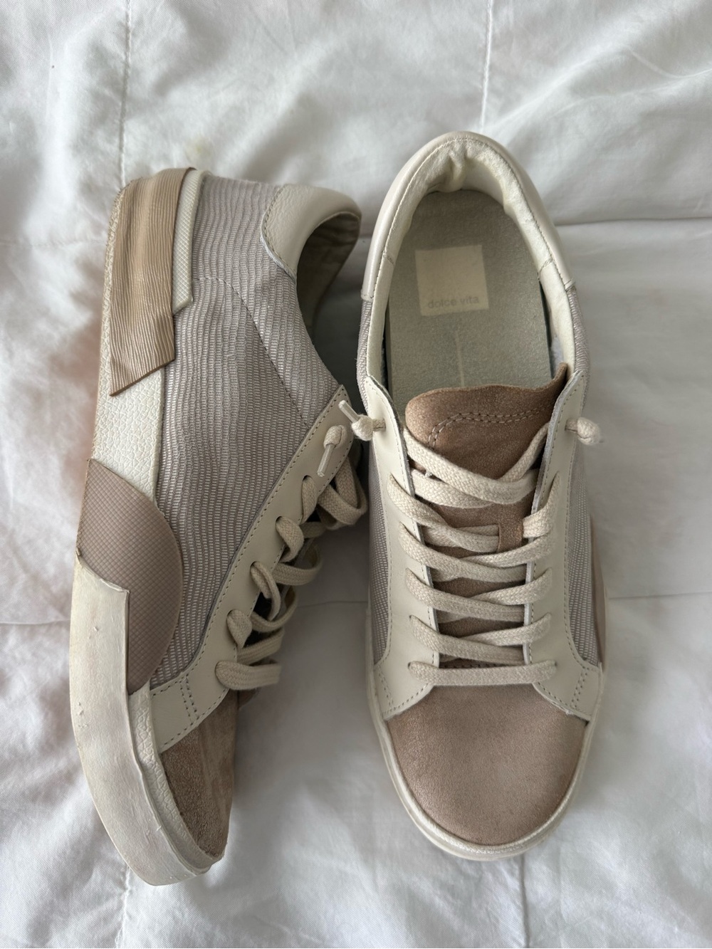 Dolce Vita Women's Beige and Cream Low-Top Sneakers